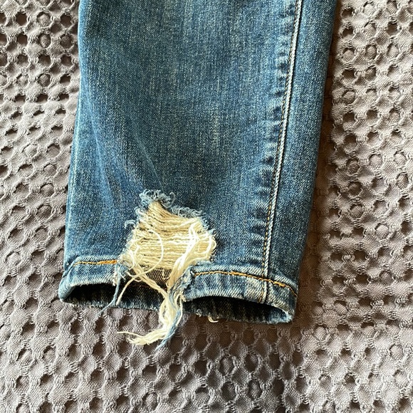 Willow & Root Ultra High Rise Mom Jean. Size 32. In like new condition! - Picture 3 of 7